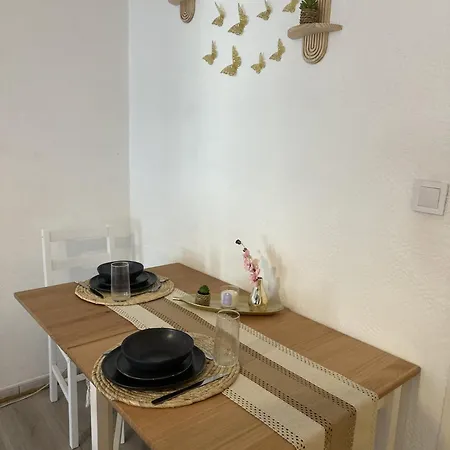 Capouchine Parking Et Balcon Proche Centre Апартаменты Ним