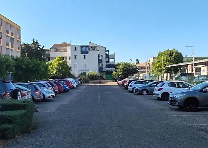 Capouchine Parking Et Balcon Proche Centre *