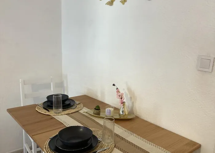 Capouchine Parking Et Balcon Proche Centre דירה נים