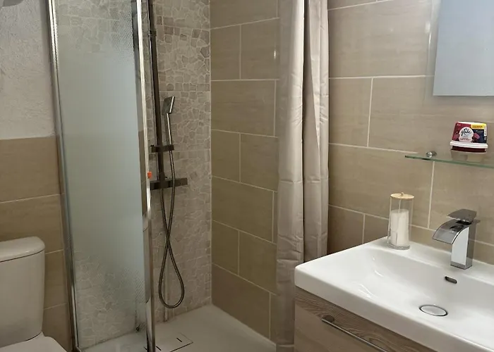 Capouchine Parking Et Balcon Proche Centre דירה *