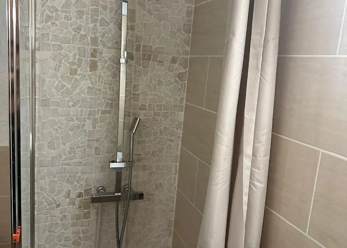 Capouchine Parking Et Balcon Proche Centre